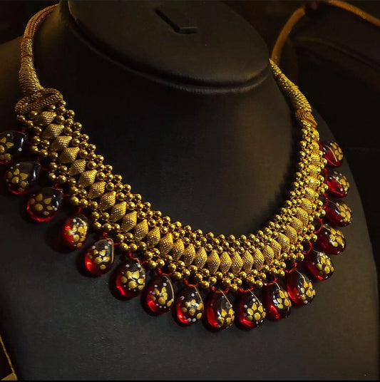 Gold Light weight Necklace In Red Bets