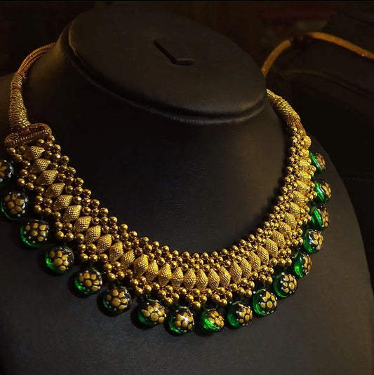 Gold Light weight Necklace in Green Bets