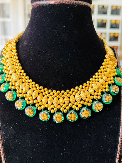 Gold Lightweight Necklace Green Bets