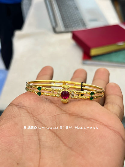 Gold Lightweight Bangles 8.850 Gm