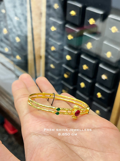 Gold Lightweight Bangles 8.850 Gm