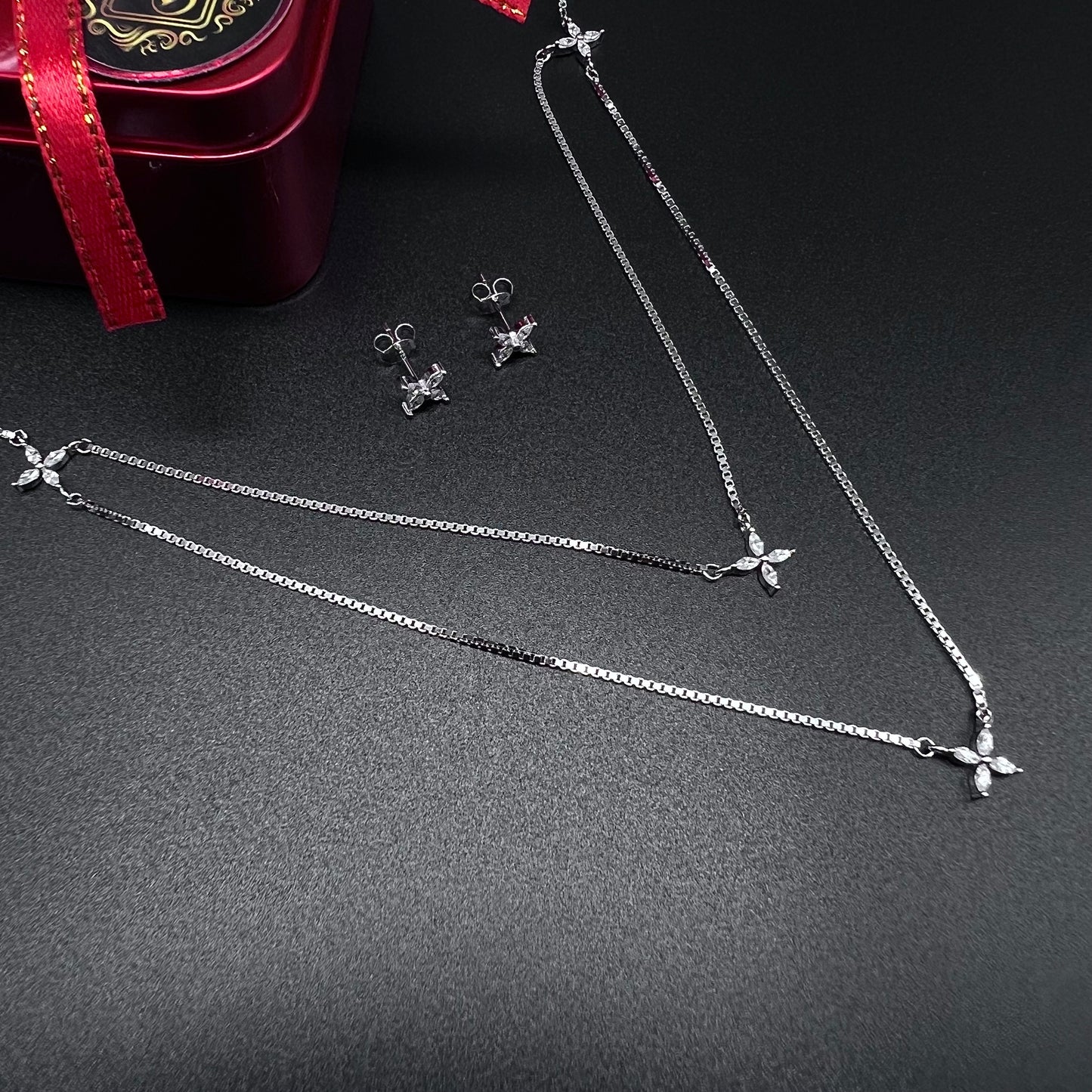 Star Diamond Necklace With Earing In Silver