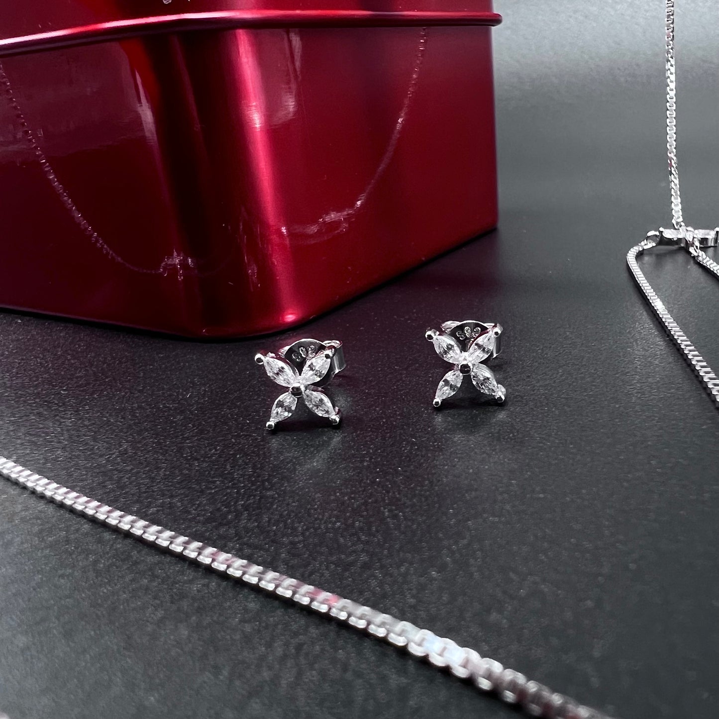 Star Diamond Necklace With Earing In Silver